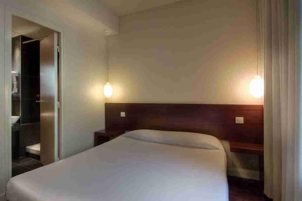 Greet Billancourt Paris Hotel 3*